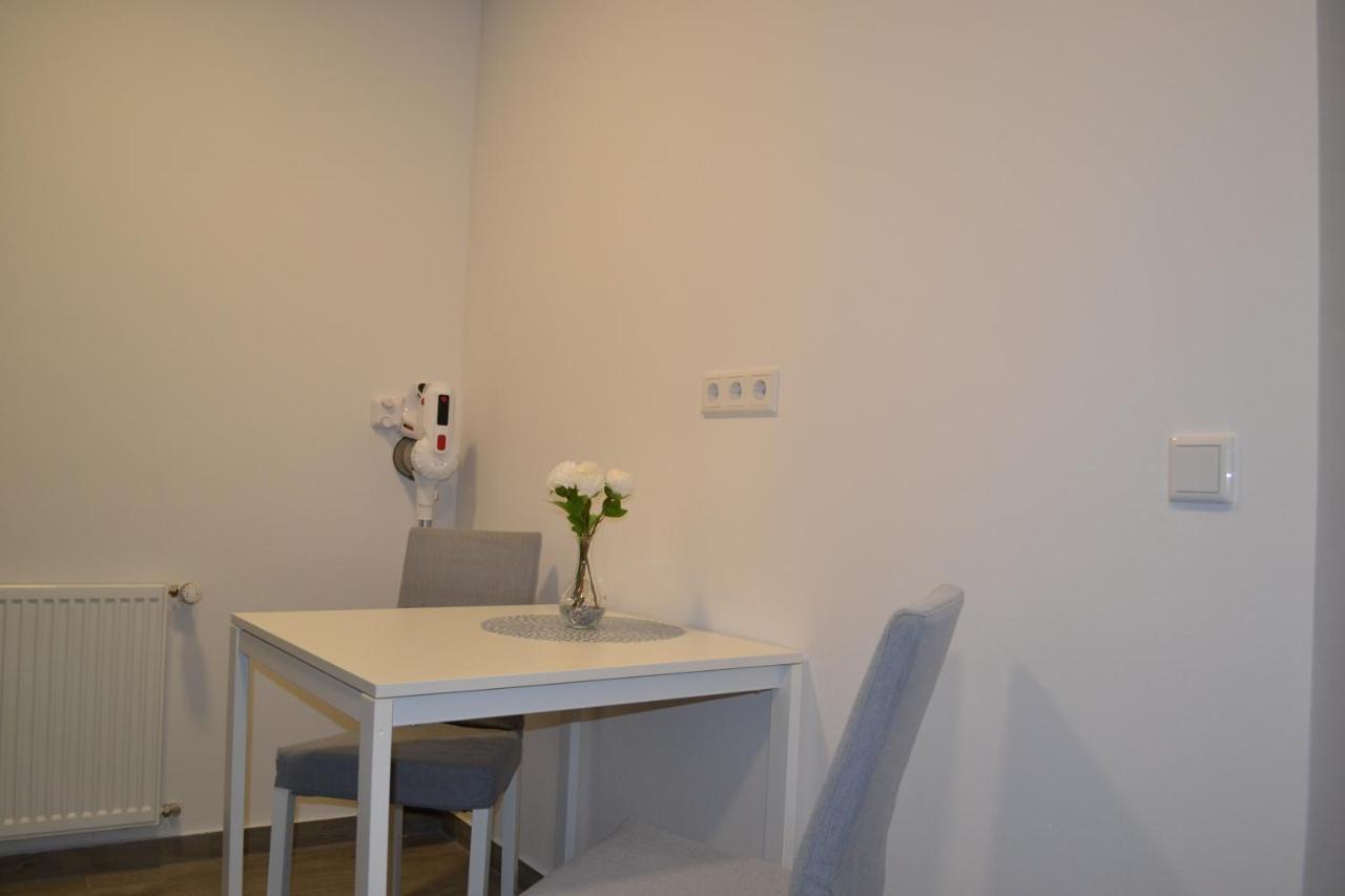 Apartment Mit Terrasse Und Eigenem Eingang *