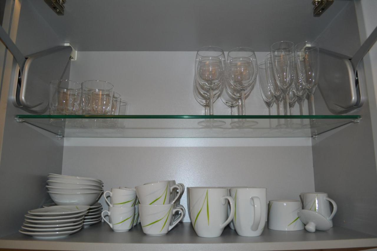 Mit Terrasse Und Eigenem Eingang Apartment *